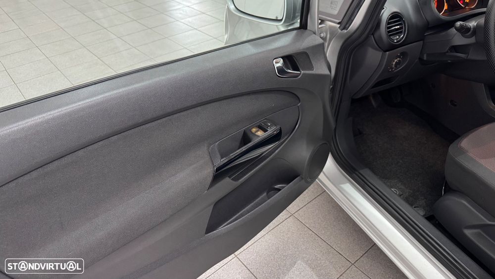 Opel Corsa 1.2 Black Edition - 24