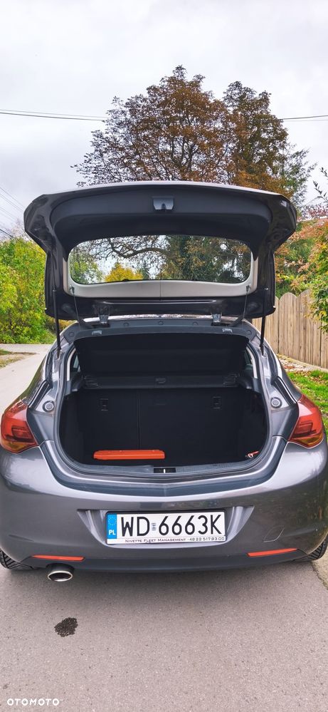 Opel Astra 2011 photo 3
