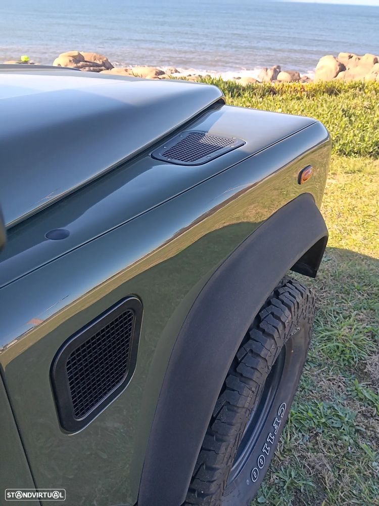 Land Rover Defender - 24