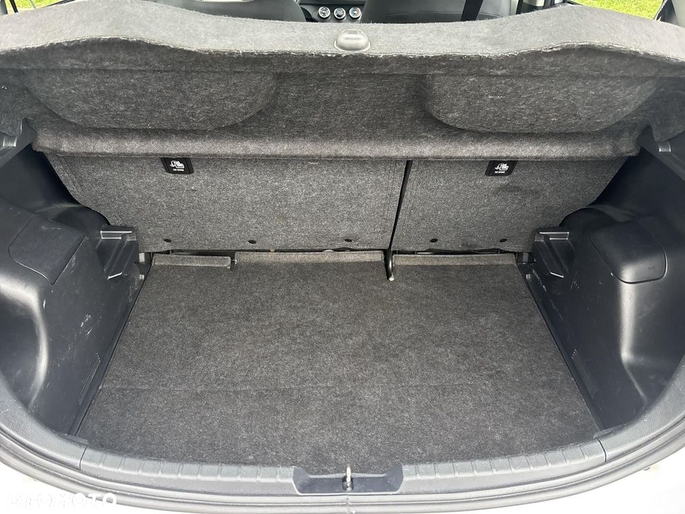 Toyota Yaris - 16