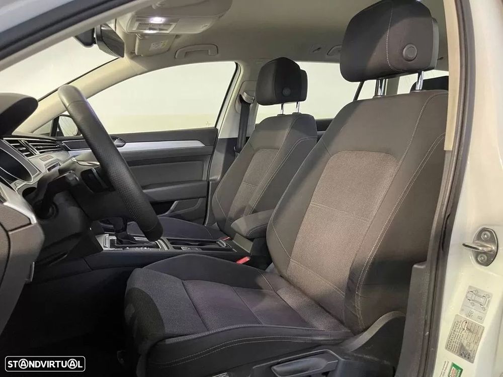 VW Passat Variant 2.0 TDI Elegance DSG - 11
