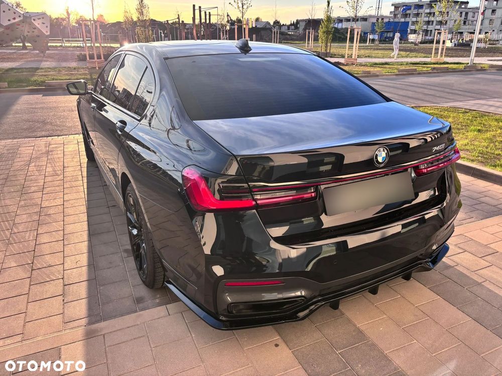 BMW Seria 7 740i - 8
