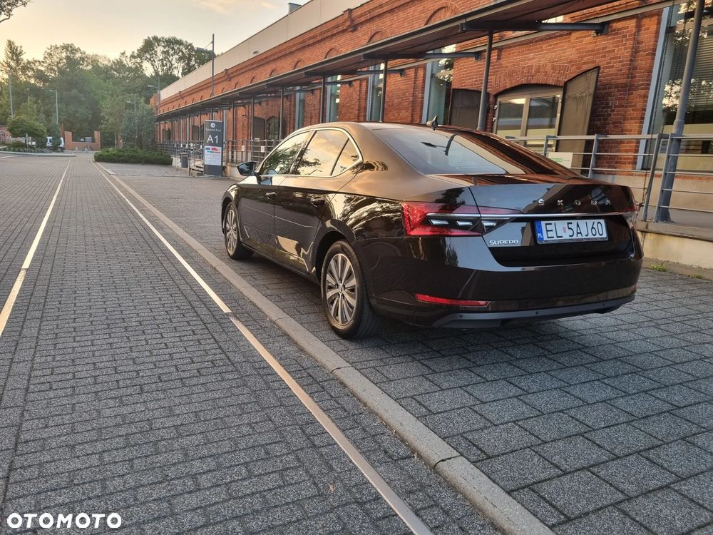 Skoda Superb 2.0 TDI SCR Style DSG - 5