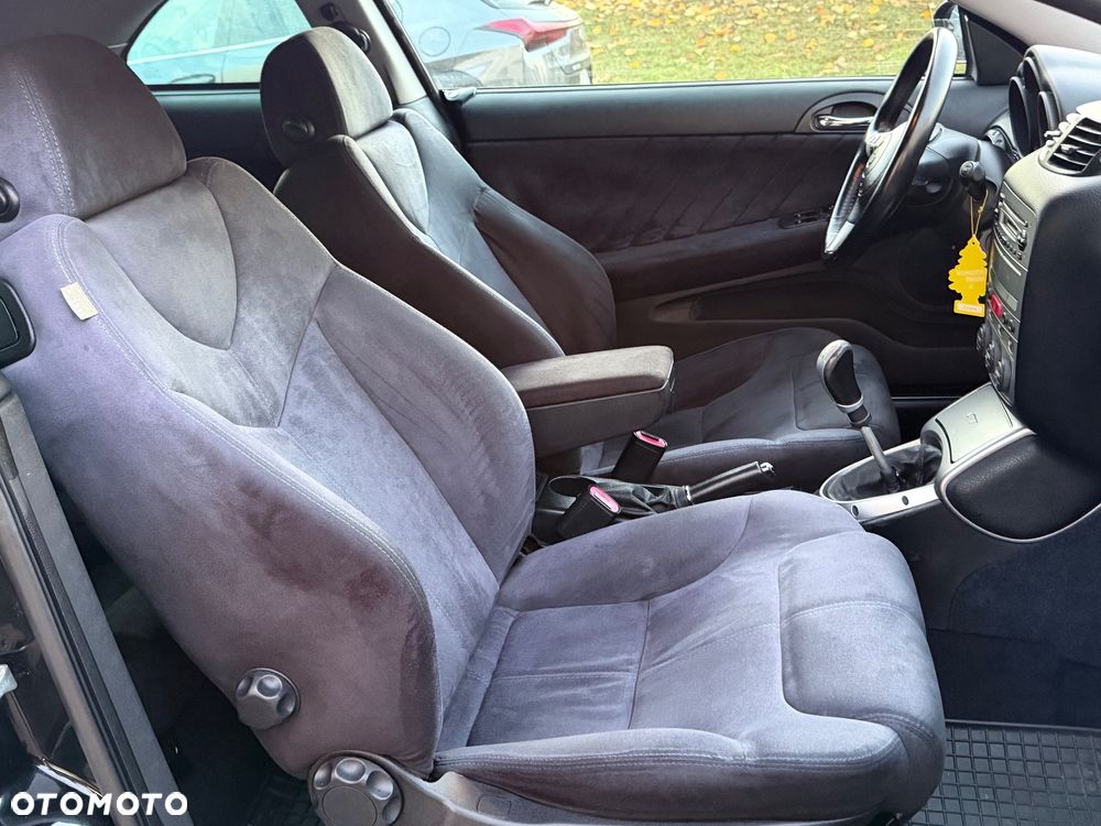 Alfa Romeo GT 2.0JTS Black Line - 18