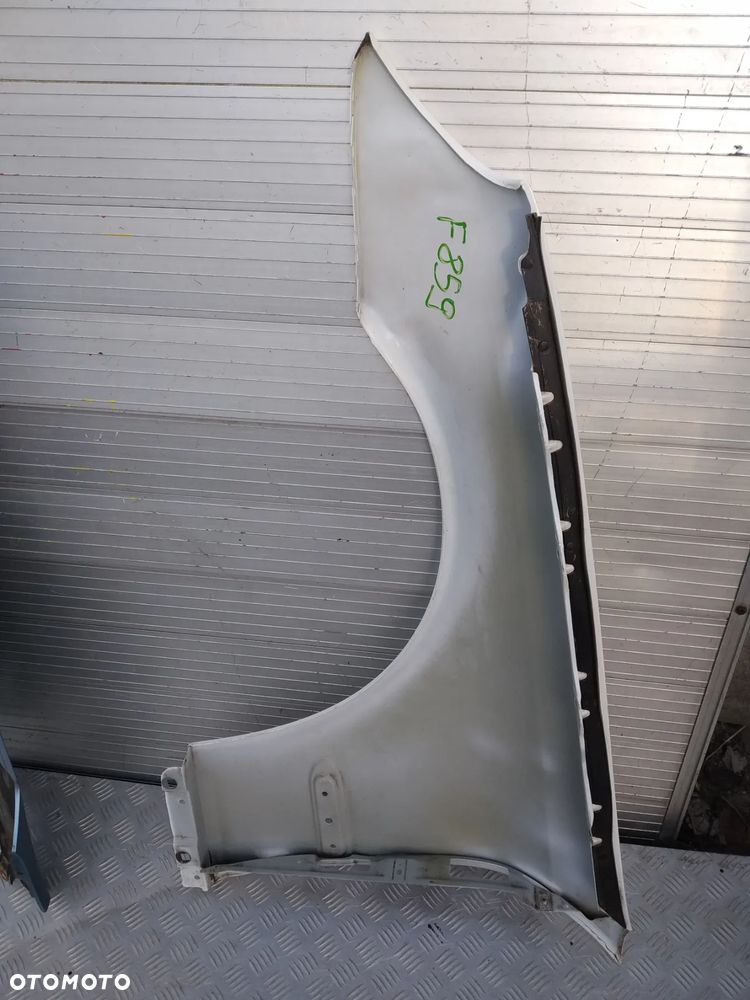 B294/F859/F860/F893/F920 Mercedes w203 prawy przedni błotnik - 3
