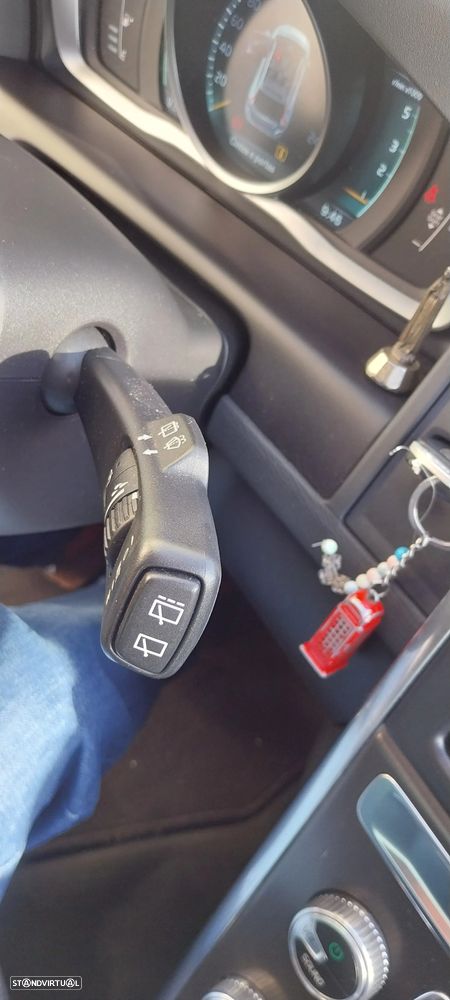 Volvo XC 60 2.0 D4 Momentum - 25