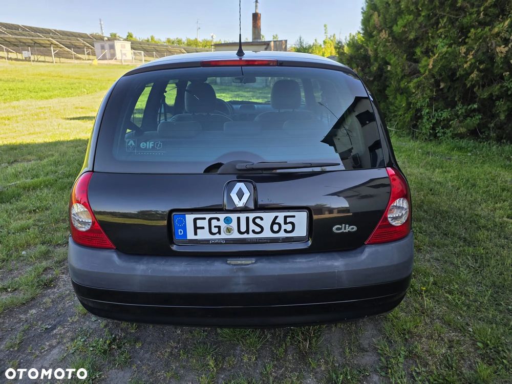 Renault Clio - 25