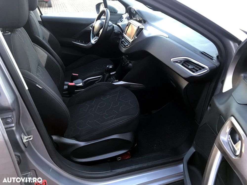 Peugeot 2008 1.2 L PureTech Active - 9