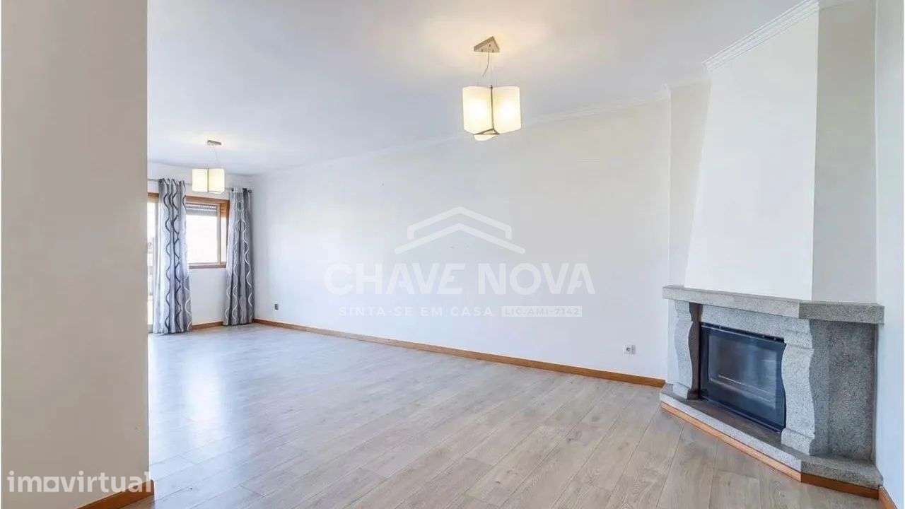 Apartamento T3 em Paços de Brandão c/ Elevador e Garagem - Grande imagem: 4/14