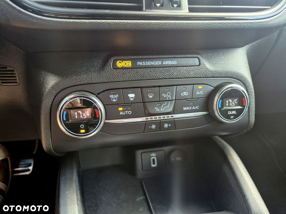 Ford Focus 1.0 EcoBoost Hybrid ST-LINE - 19
