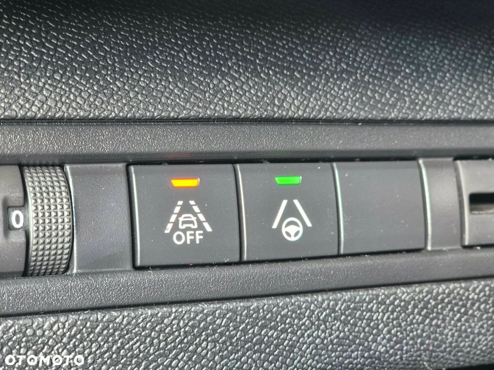 Peugeot 5008 2.0 BlueHDi Allure S&S EAT8 - 25