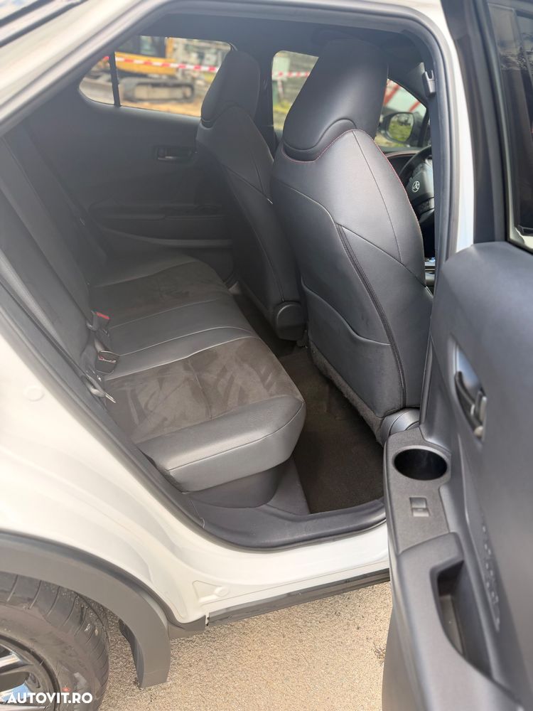 Toyota C-HR 2.0 Hybrid AWD GR SPORT Edition - 9