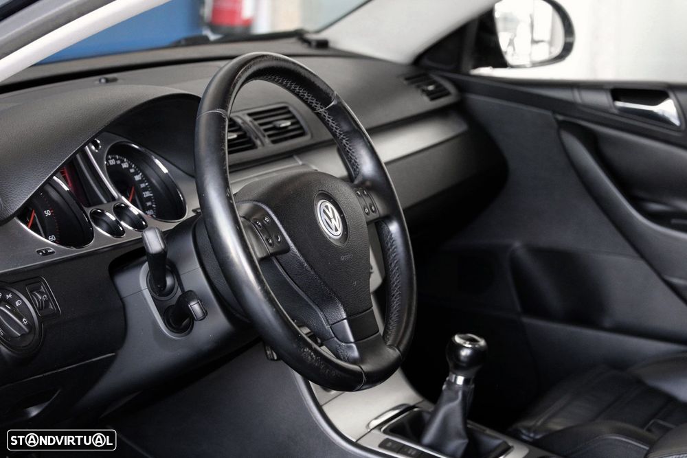 VW Passat Variant 2.0 TDi Highline - 8