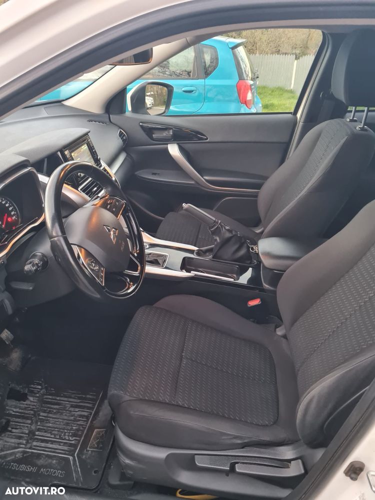 Mitsubishi Eclipse-Cross 1.5-litre 16-valve DOHC MIVEC 4X4 Intense+ Aut. - 5