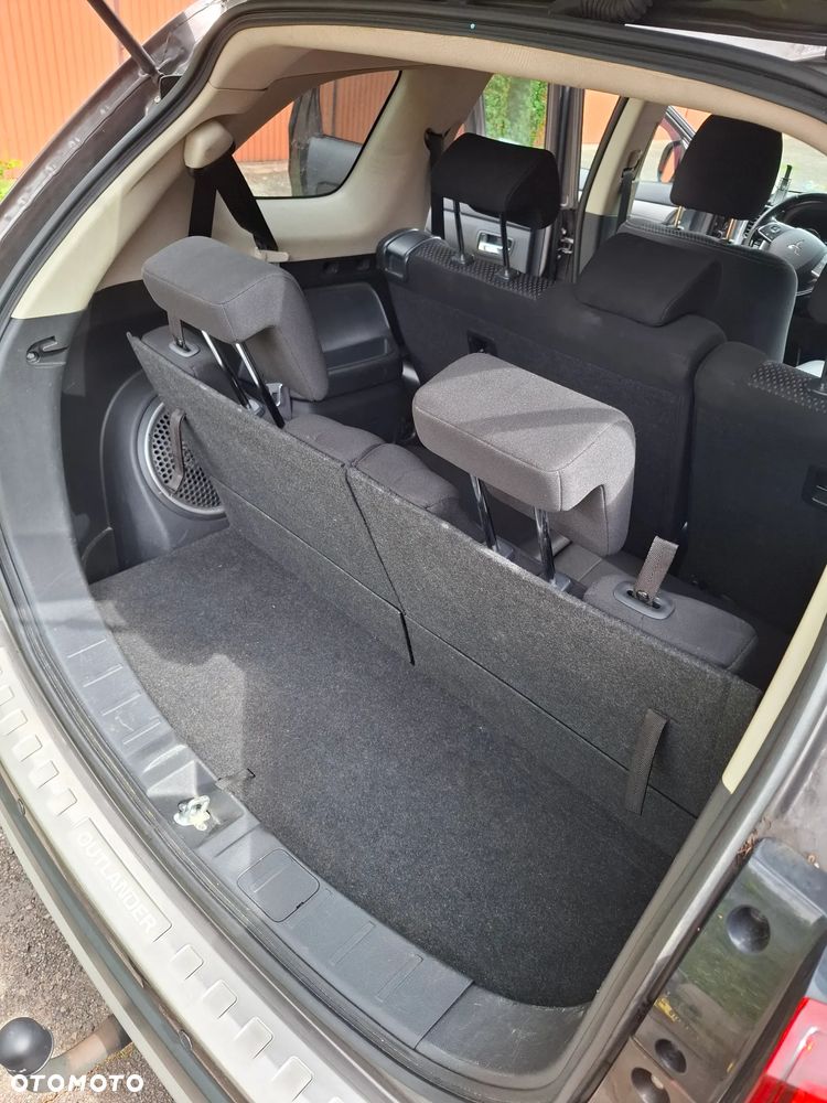 Mitsubishi Outlander 2.2 DID Instyle Navi 4WD - 10