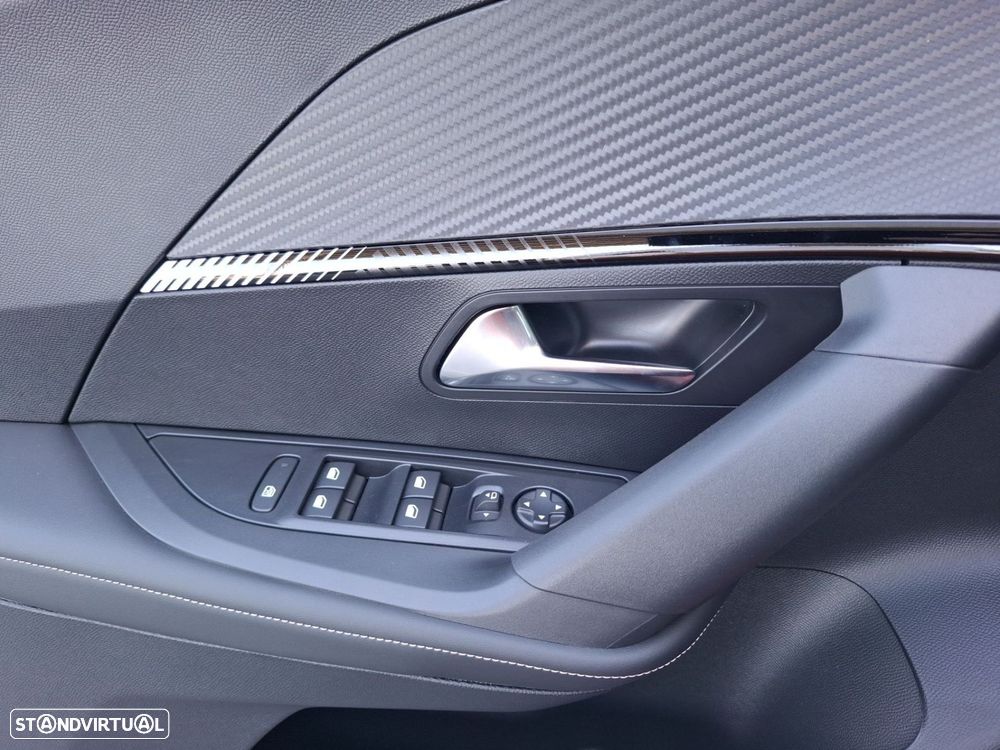 Peugeot 2008 1.2 PureTech Allure - 18