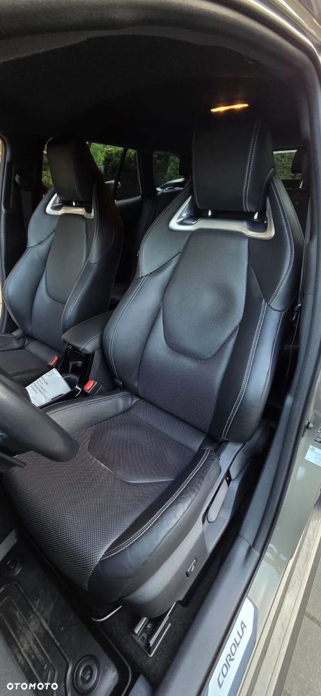 Toyota Corolla 2.0 Hybrid Executive - 8