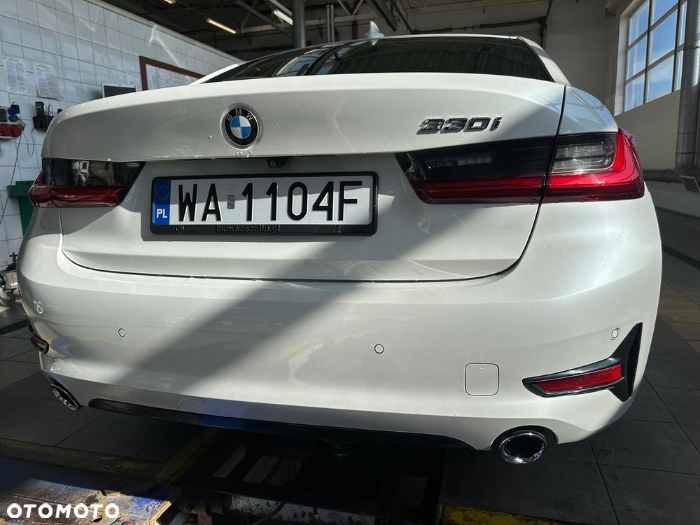 BMW Seria 3 330i Sport Line - 11