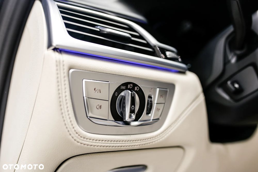 BMW Seria 7 750d xDrive sport - 19