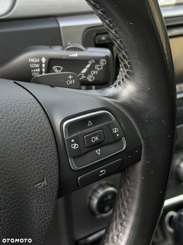 Volkswagen Passat 2.0 TDI SCR DSG Comfortline - 25