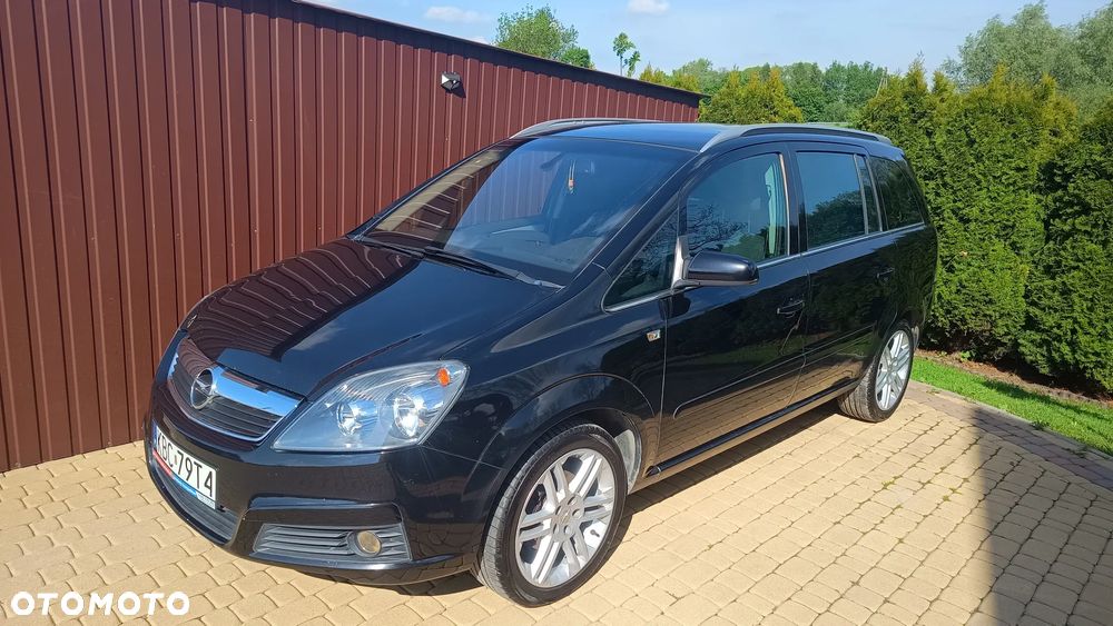 Opel Zafira 1.8 Cosmo - 1