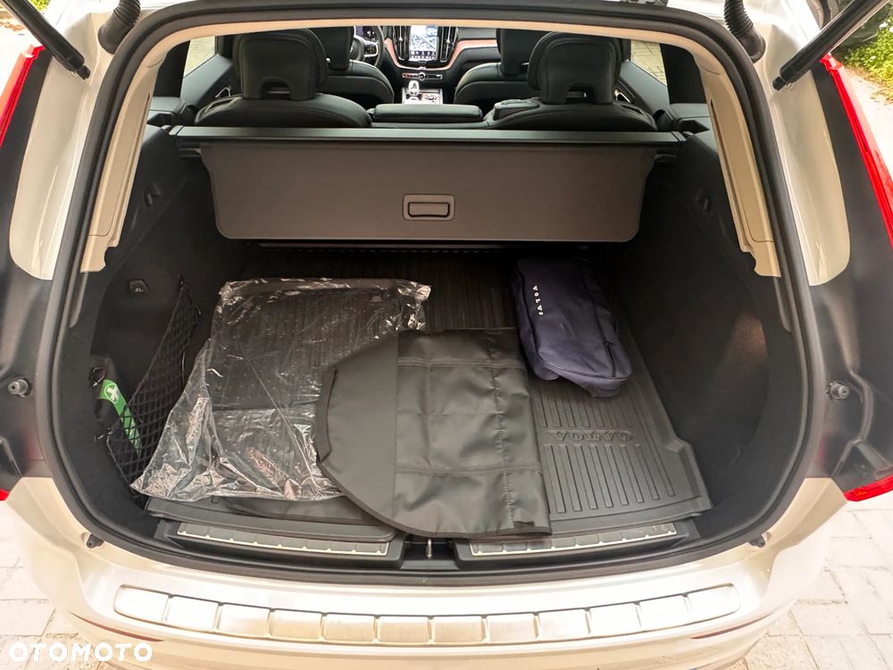 Volvo XC 60 B5 B AWD Plus Bright - 22