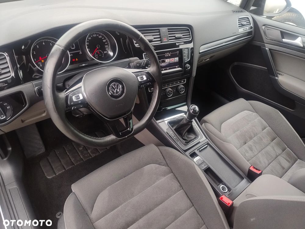 Volkswagen Golf - 11