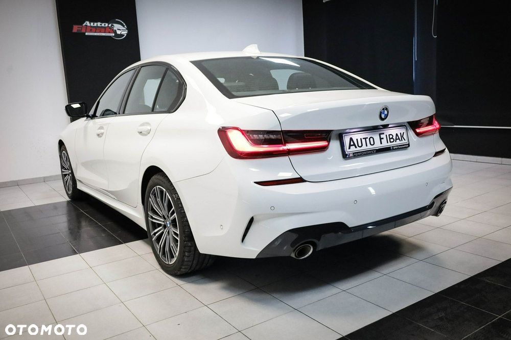 BMW Seria 3 320d M Sport sport - 12