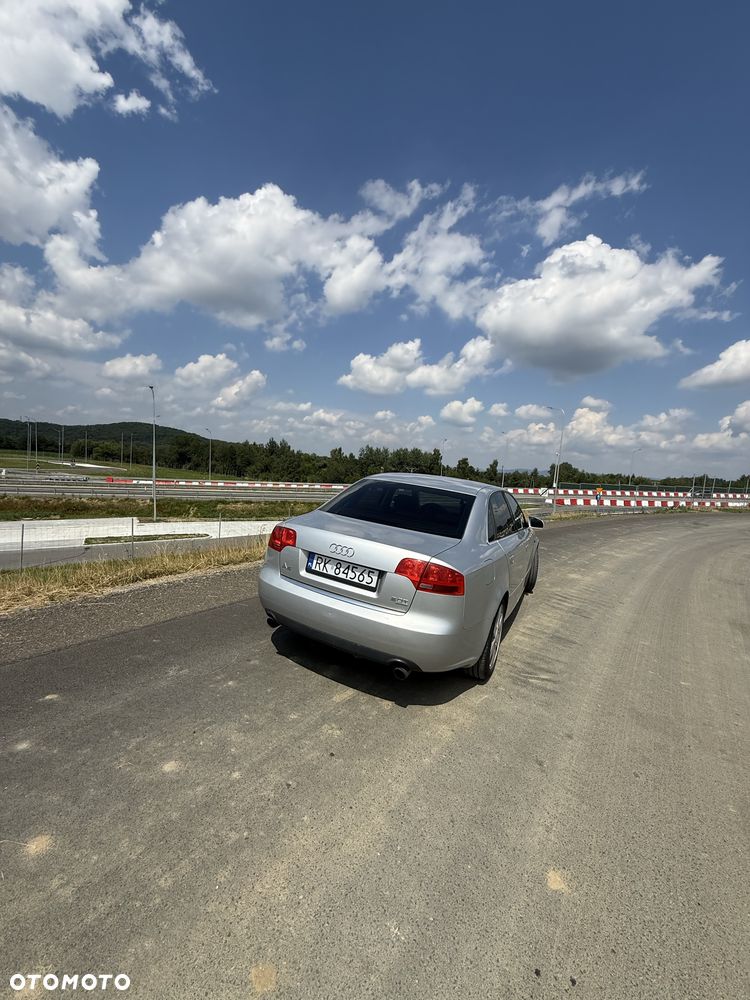 Audi A4 Limousine - 5