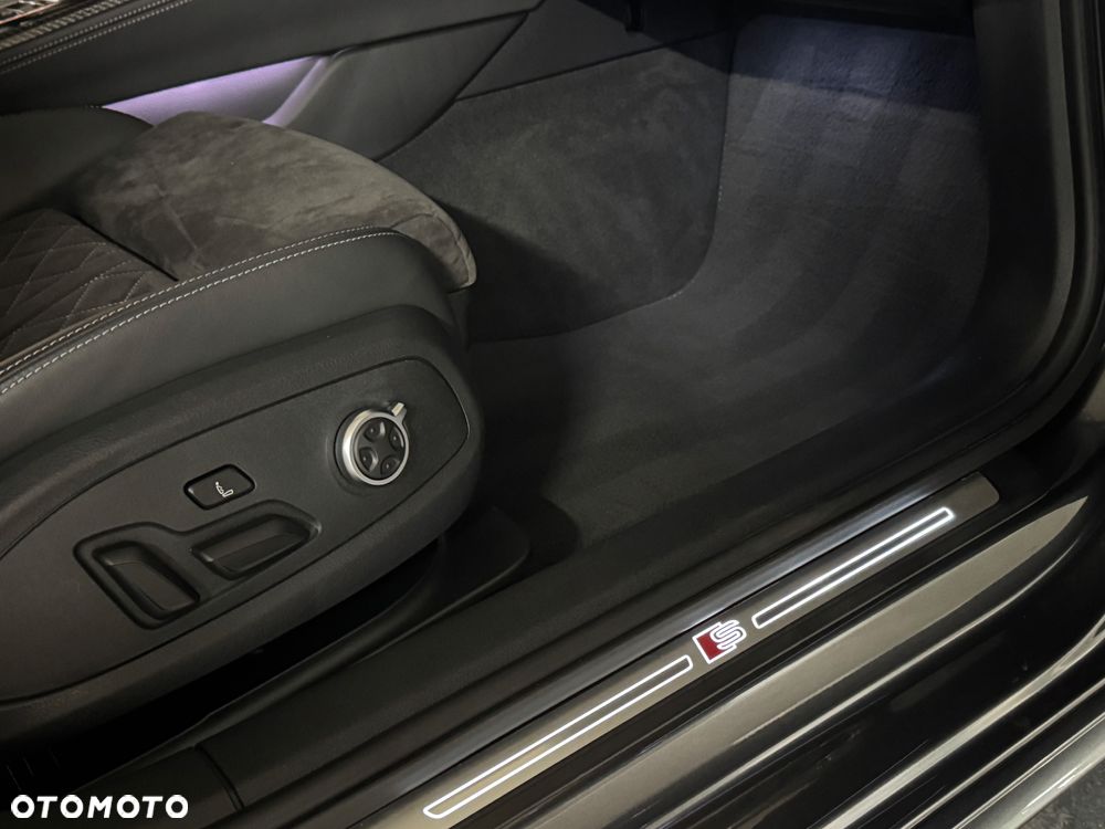 Audi A4 Avant 40 TDI quattro S tronic S line - 29