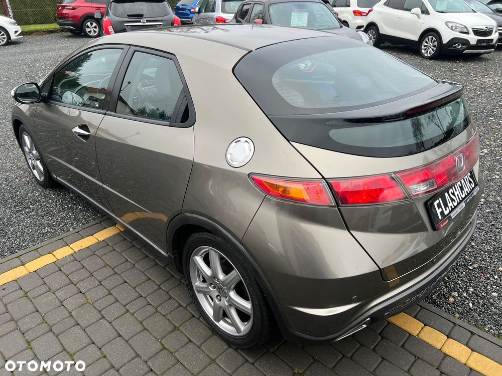 Honda Civic 1.8 Comfort - 23