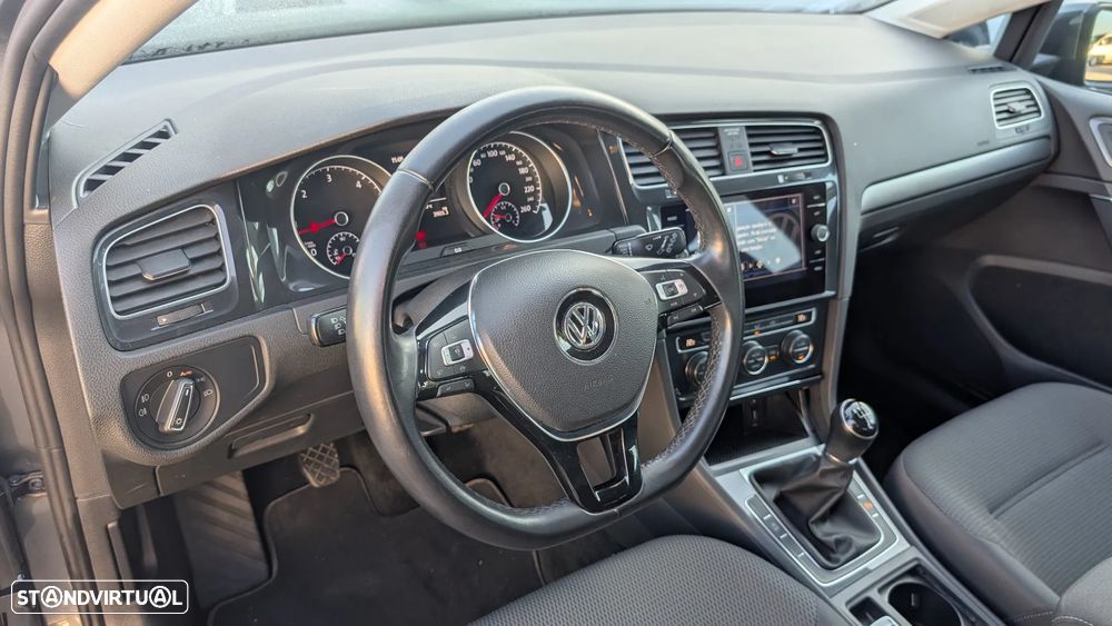 VW Golf 1.6 TDI Confortline - 13