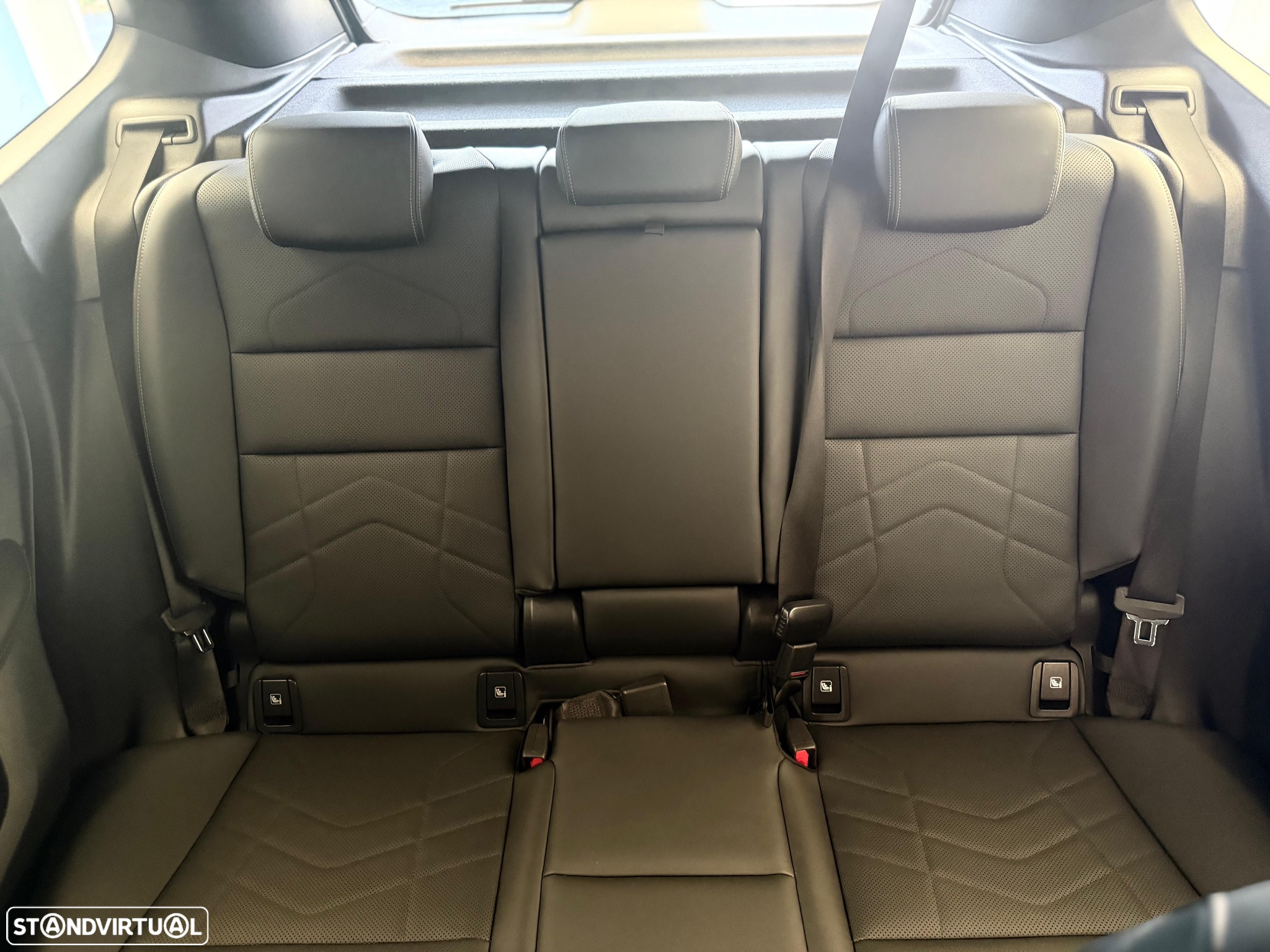 BMW iX1 eDrive20 Pack Desportivo M - 14