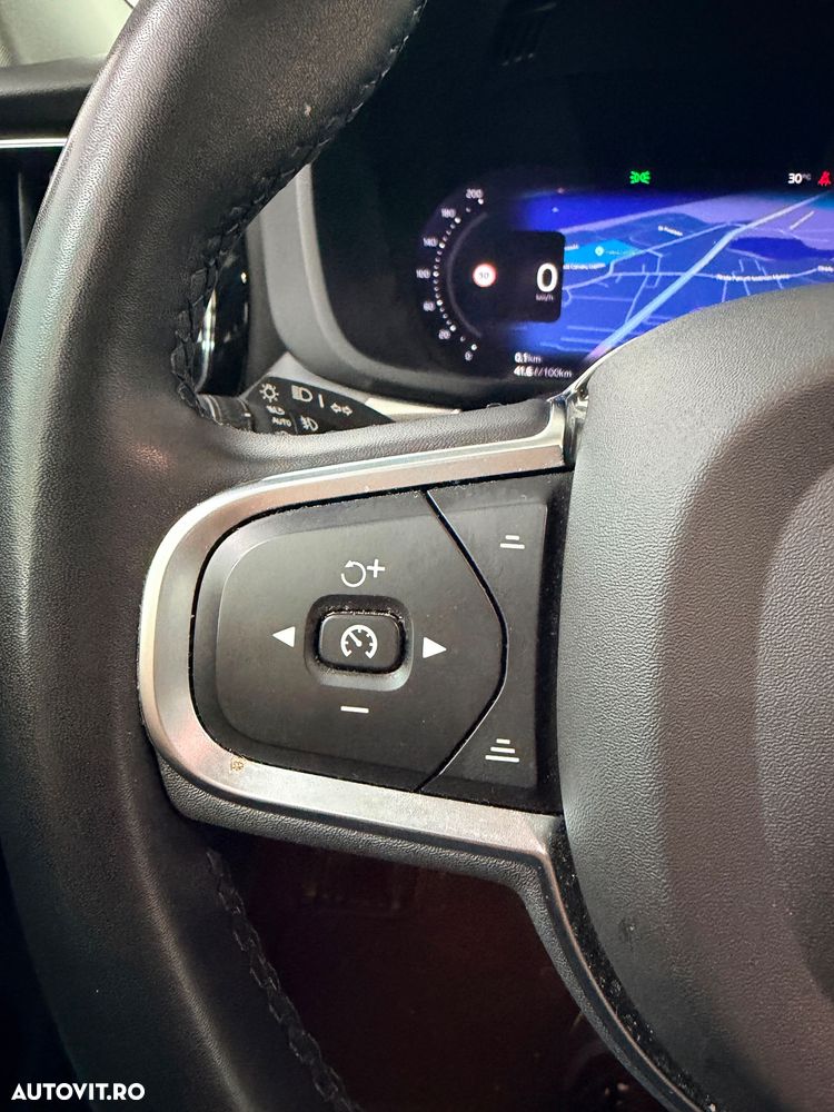 Volvo XC 60 B4 MHEV AT AWD Core - 19