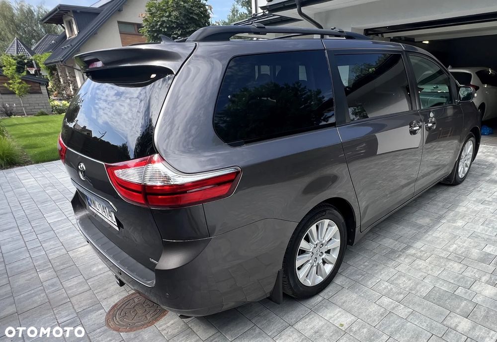 Toyota Sienna - 5