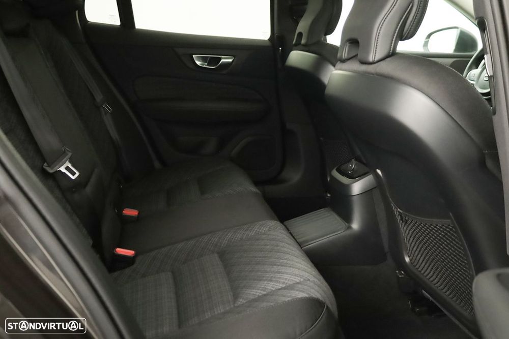 Volvo V60 2.0 T6 AWD TE Essential - 26