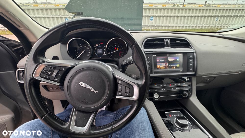 Jaguar F-Pace 2.0 i4P AWD Portfolio - 17