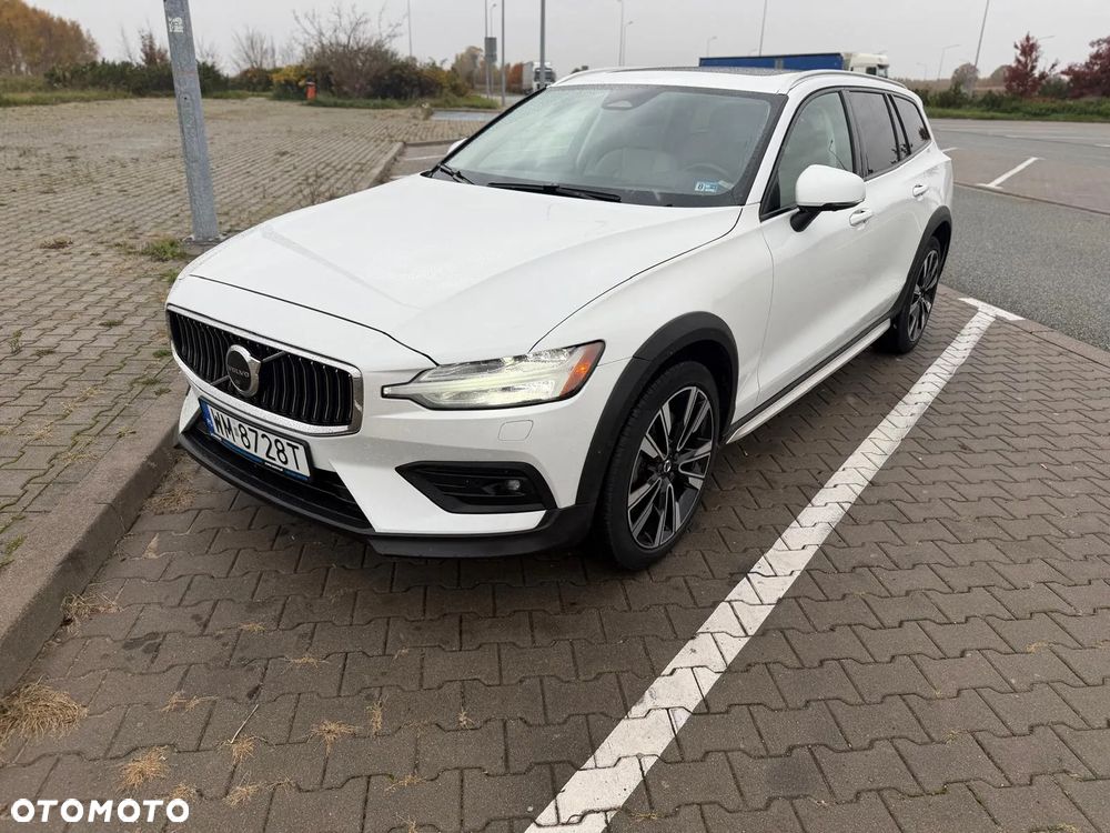 Volvo V60 Cross Country B5 B AWD Ultimate - 1