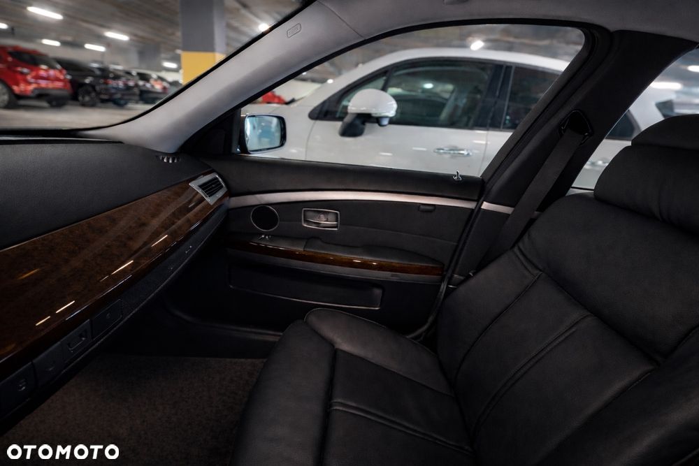 BMW Seria 7 745Li - 15