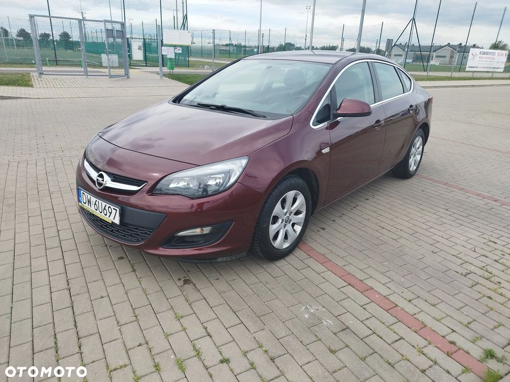 Opel Astra 1.6 Executive EU6 - 1