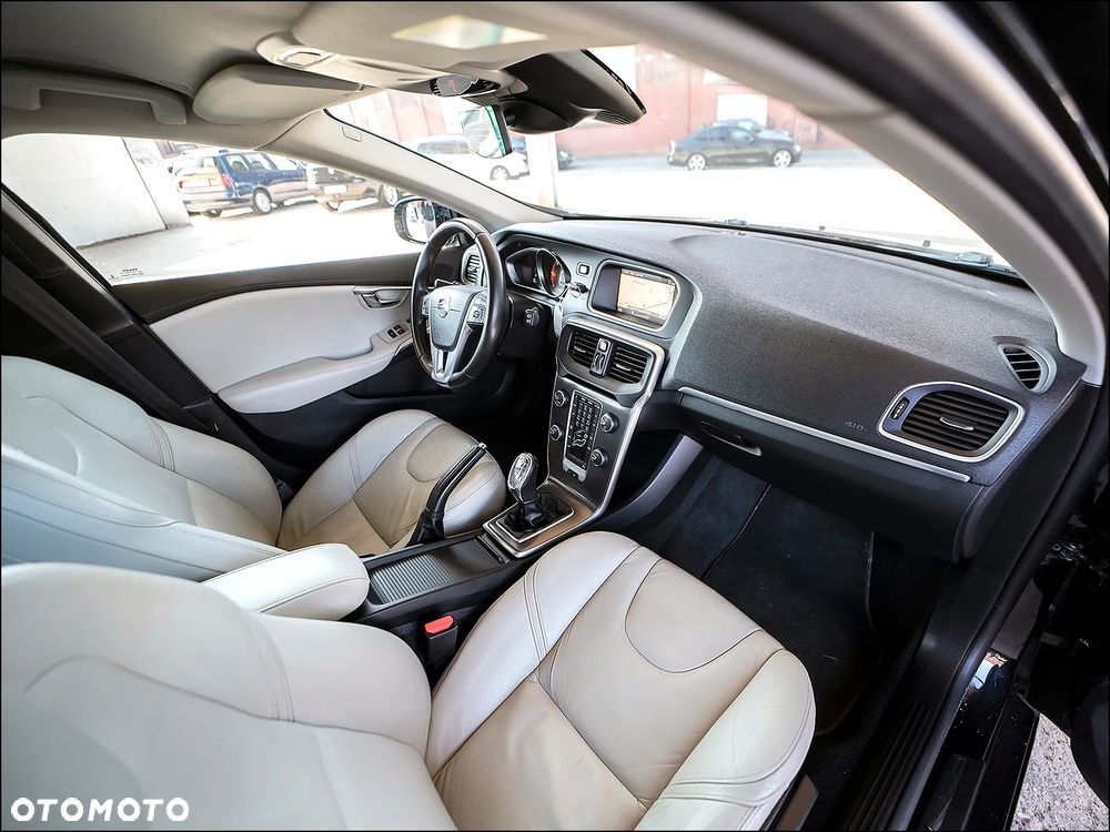 Volvo V40 D2 Summum - 16