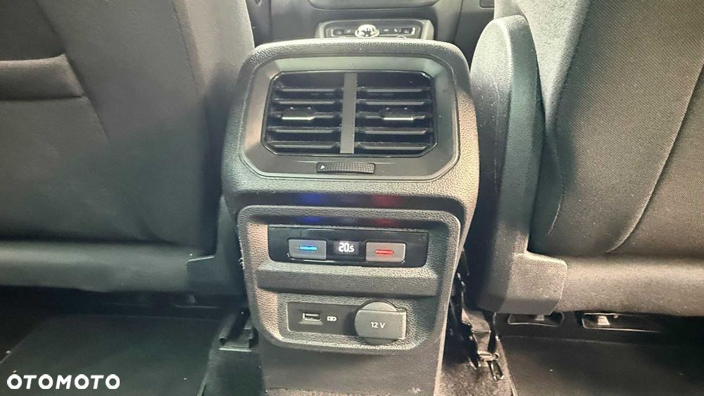 Volkswagen Tiguan - 12