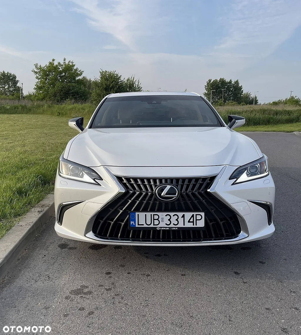 Lexus ES 300h Business Edition - 4