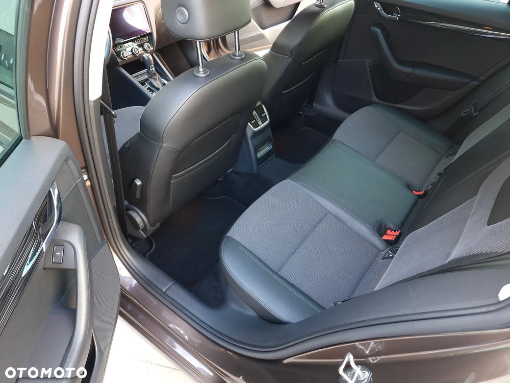 Skoda Octavia 2.0 TDI SCR Clever DSG - 23