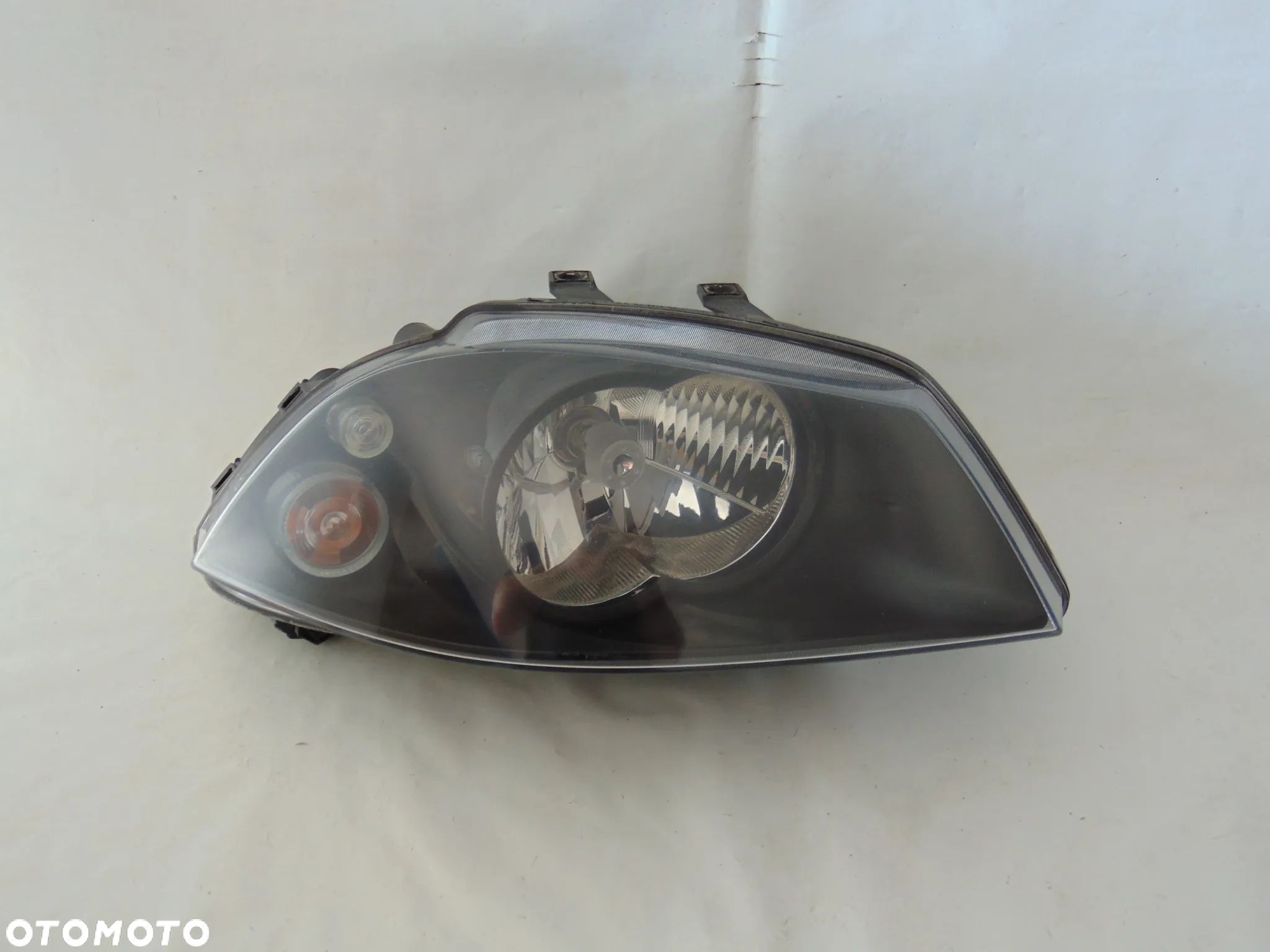 ORYGINAŁ lampa przednia przód prawa 6L1941752M Seat Ibiza 6L 3 III Cordoba 2 II 02-06r - 1