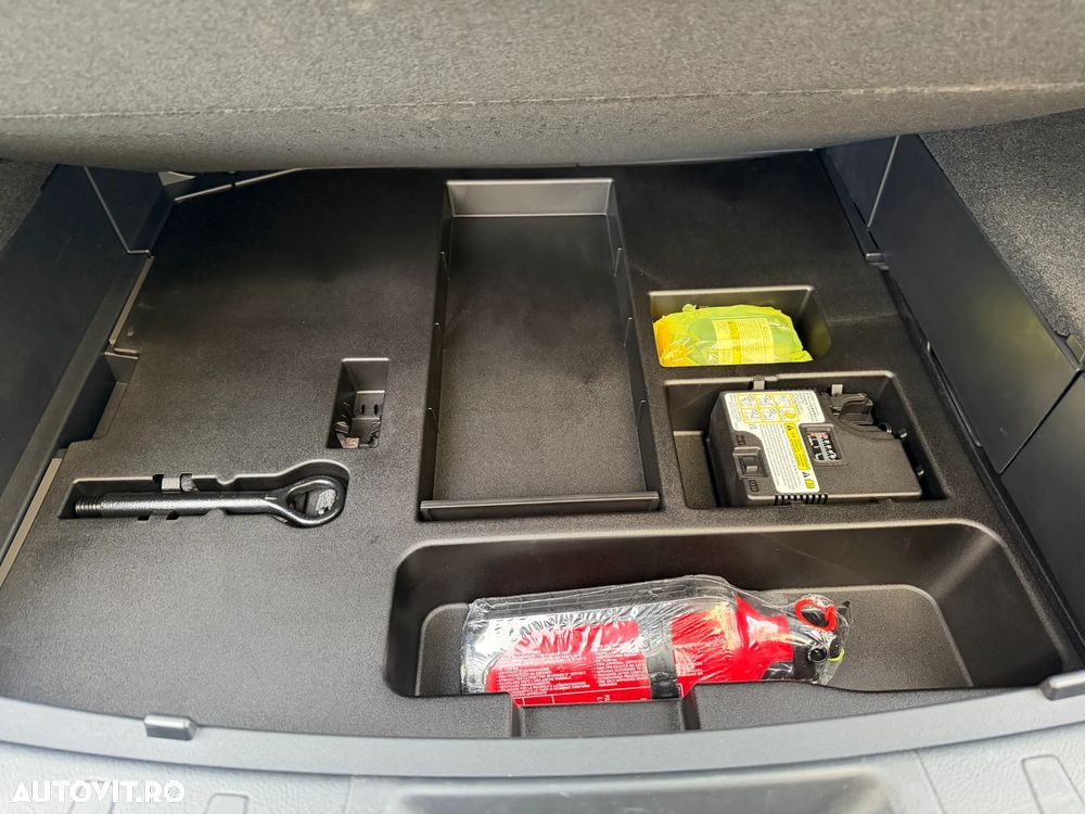 Lexus UX 250h FWD Business - 25