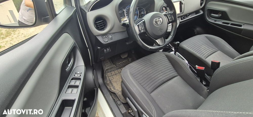 Toyota Yaris - 12