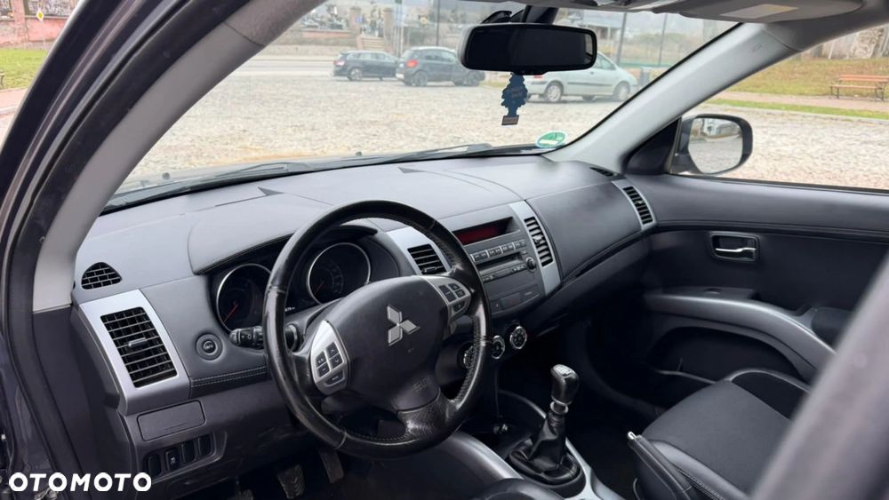 Mitsubishi Outlander - 8
