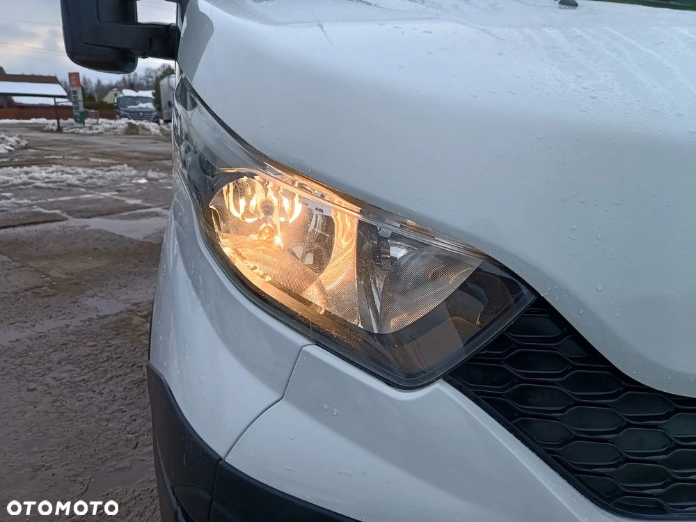 Iveco DAILY 35s13 L2H2 2.3 diesel 126kM, HAK(uciąg 3.5t) OPONY ZIMOWE BDB STAN, OGINALNY NISKI PRZEBIEG! Gotowy do pracy! - 18