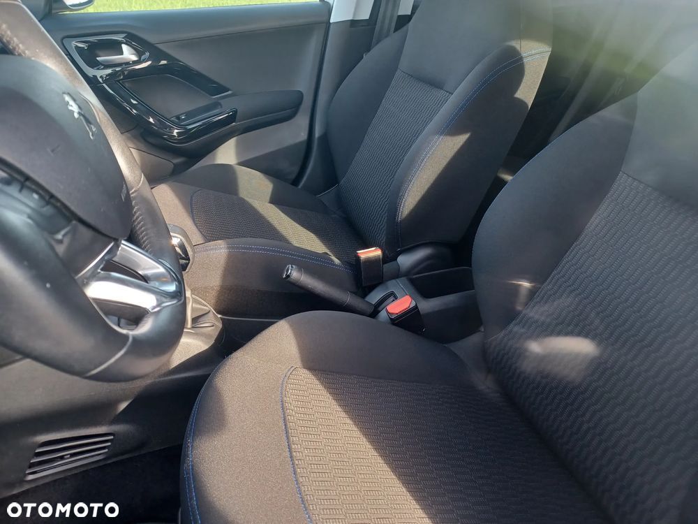 Peugeot 208 1.2 PureTech Style - 12